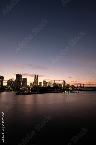 Wallpaper Mural 大さん橋からの横浜みなとみらいの夕景 Torontodigital.ca