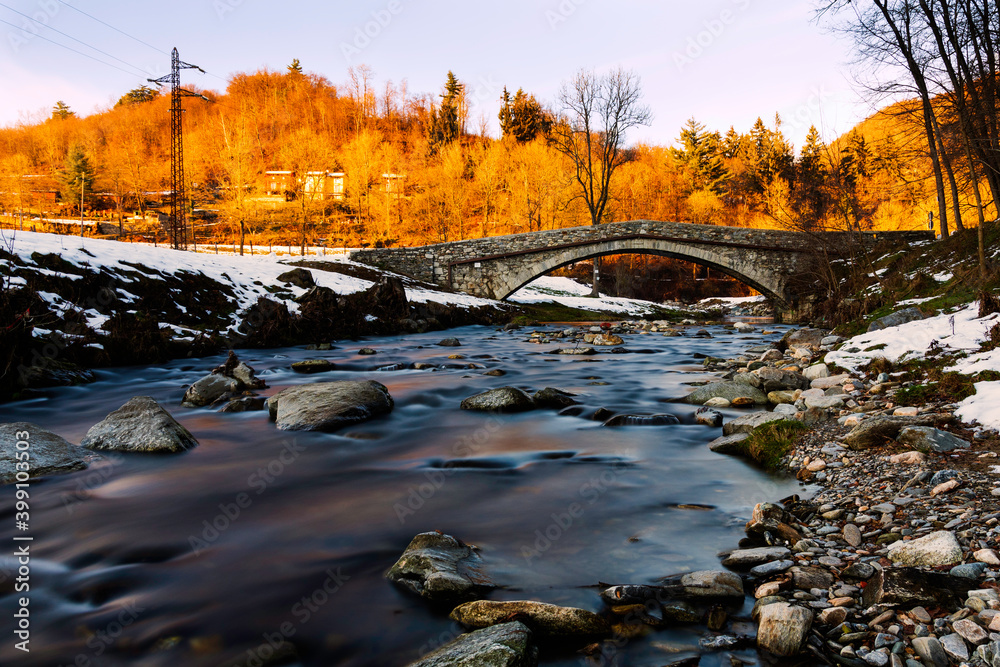 Obraz premium Il ponte romano di Pezzasco, Ameno, Piemonte, Italia.