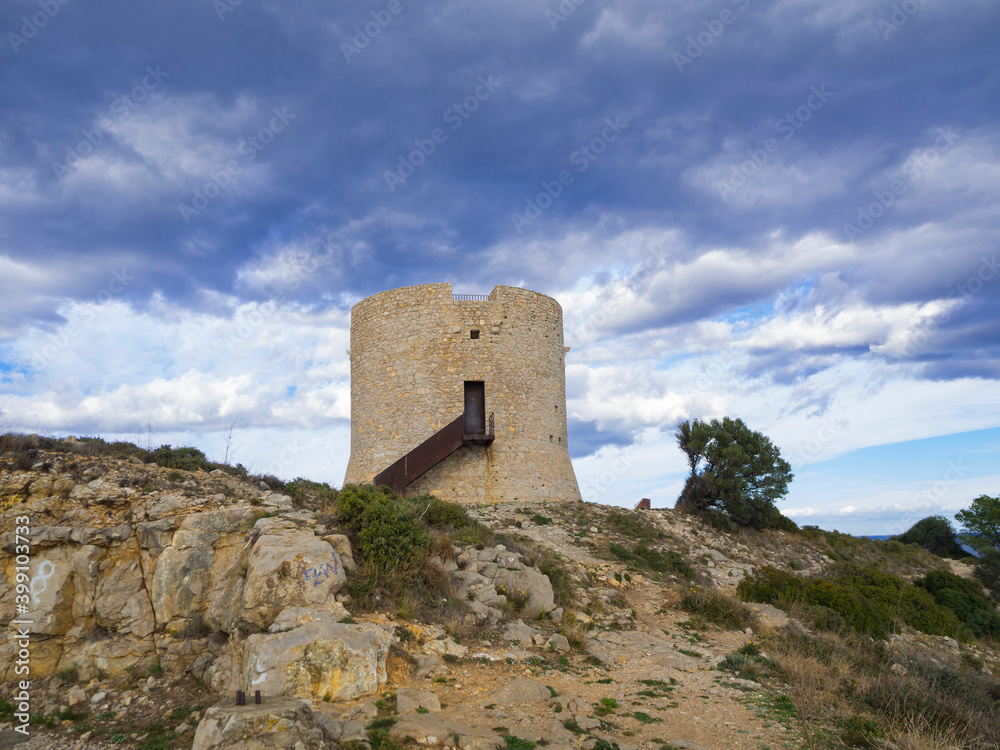 Paisaje de la torre  de Cala Montgó, en l'Estartit, Costa Brava, Girona, Febrero de 2018