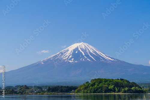 河口湖と富士山