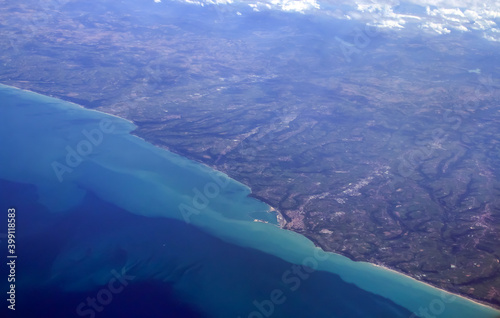 Puerto y costa de la localidad de Ortona, costa adriática de Italia. Vista aérea desde la ventanilla de un vuelo comercial. photo