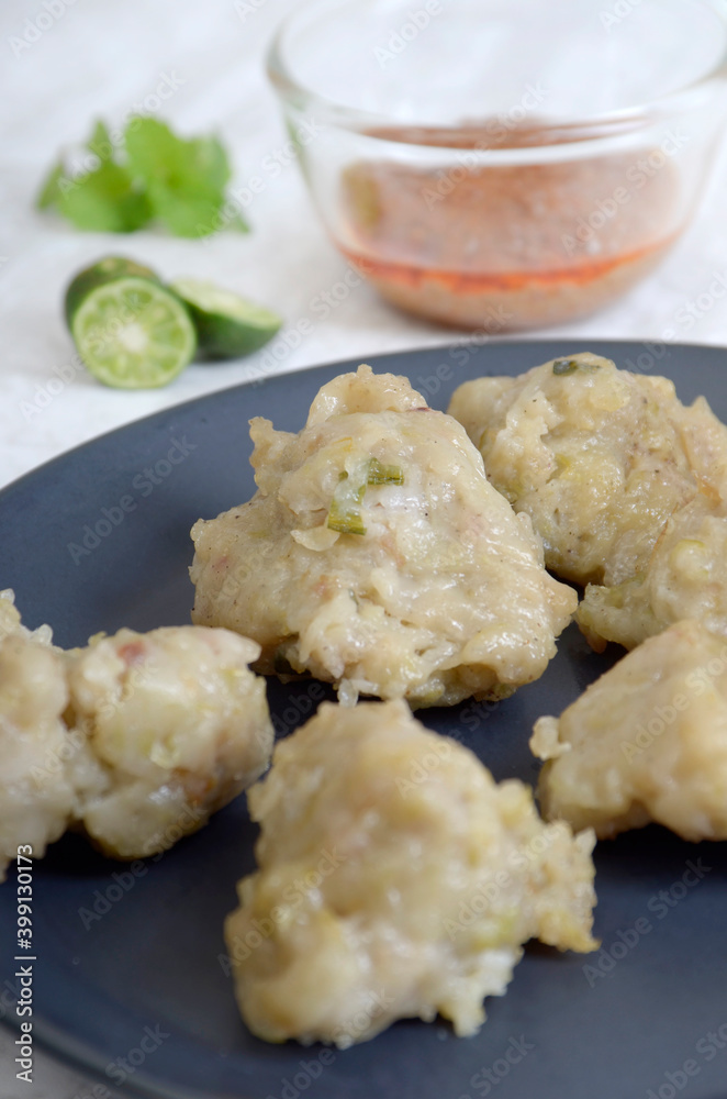 Siomay is an Indonesian steamed fish dumpling with vegetables served in peanut sauce Siomay is an Indonesian steamed fish dumpling with vegetables served in peanut sauce