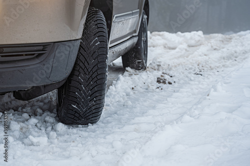 Mit Winterreifen durch den ersten Schnee