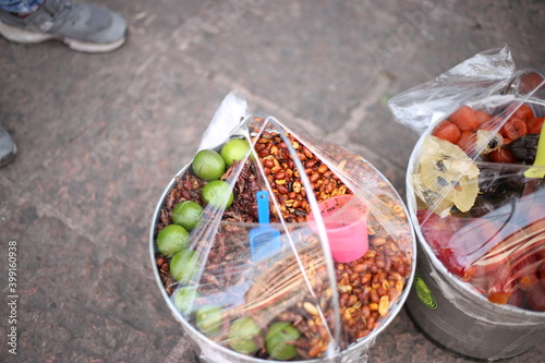 Cacahuates mexicanos, grillos, botana mexicana, limones, nueces y frutas secas  photo