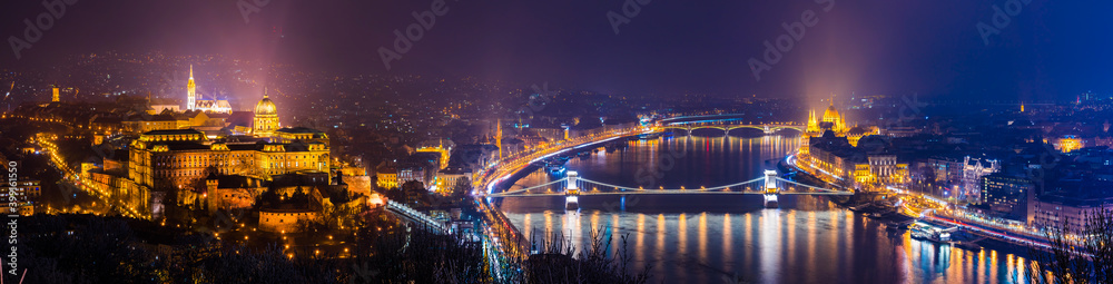 Obraz premium Evening skyline panorama of Budapest landmarks. Hungary