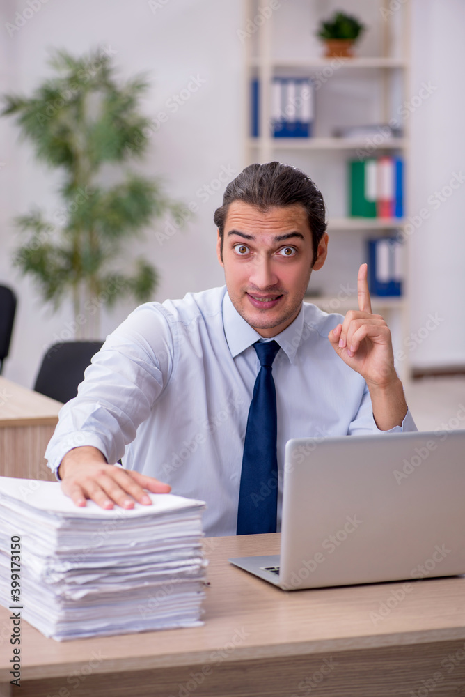 Naklejka premium Young male employee sitting in the office