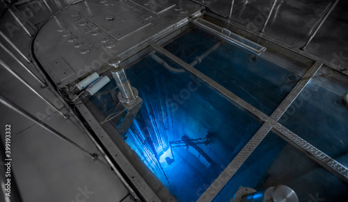 Foto Blue glow water of nuclear reactor core powered, caused by Cherenkov radiation,