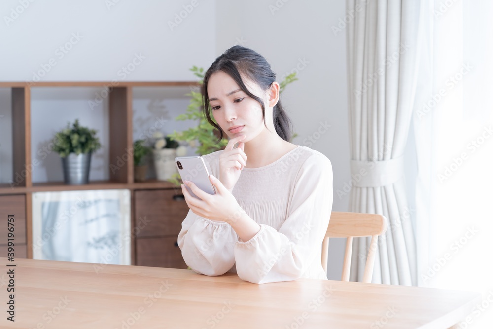 困るアジア人女性 ポートレート 困るアジア人女性 ポートレート