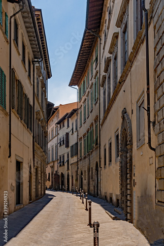 Gasse in der Altstadt von Arezzo in der Toskana in Italien 