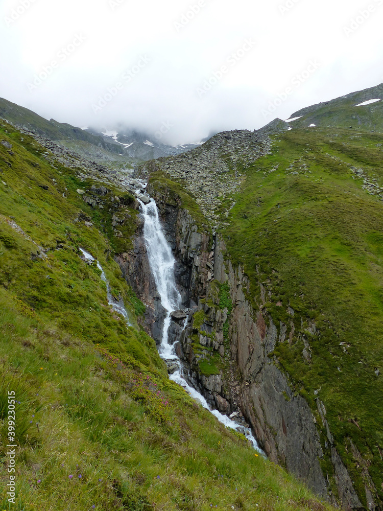 Obraz premium Berlin high path, Zillertal Alps in Tyrol, Austria