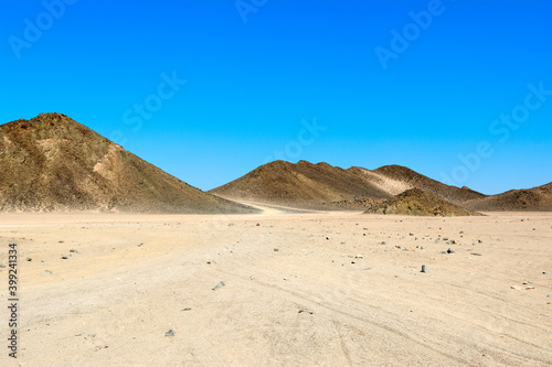 Landscape of the Arabian desert © Myroslava