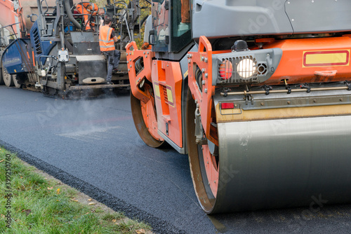 Tableau sur toile Rouleau compresseur sur chantier de réfection de route