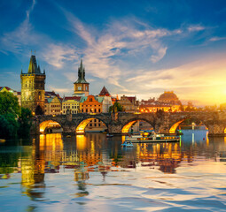 Acrylglasbilder Karlsbrücke Karlsbrücke in der Abenddämmerung  © Givaga