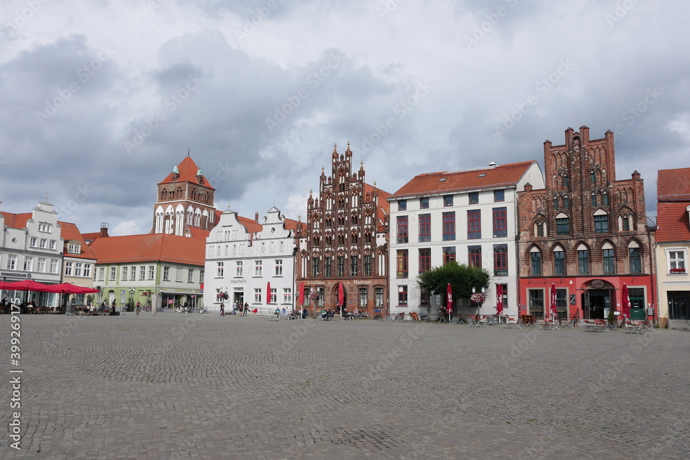 Marktplatz in der Hansestadt Greifswald in Mecklenburg-Vorpommern an der Ostsee