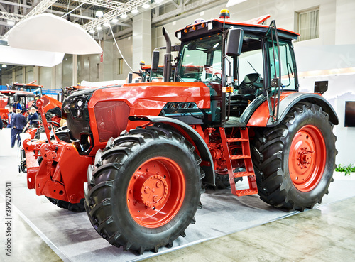 Canvastavla Exhibition of agricultural tractors