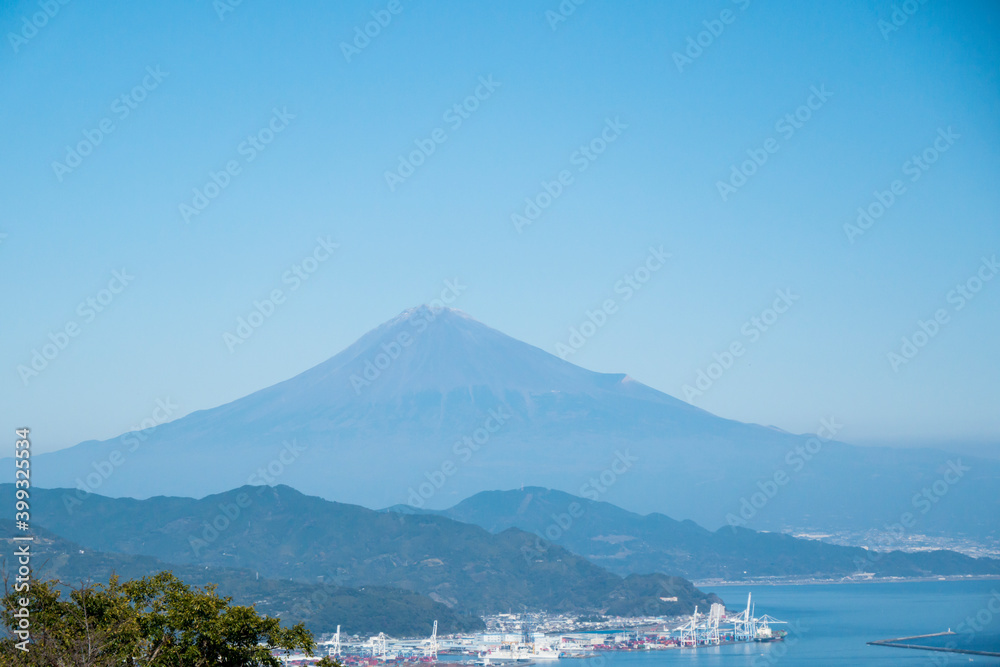富士山と清水港の風景
