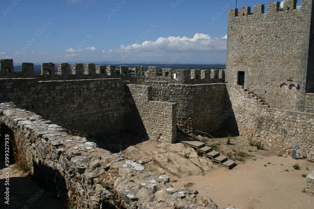 Portugal:  View the castle in Sesimbra