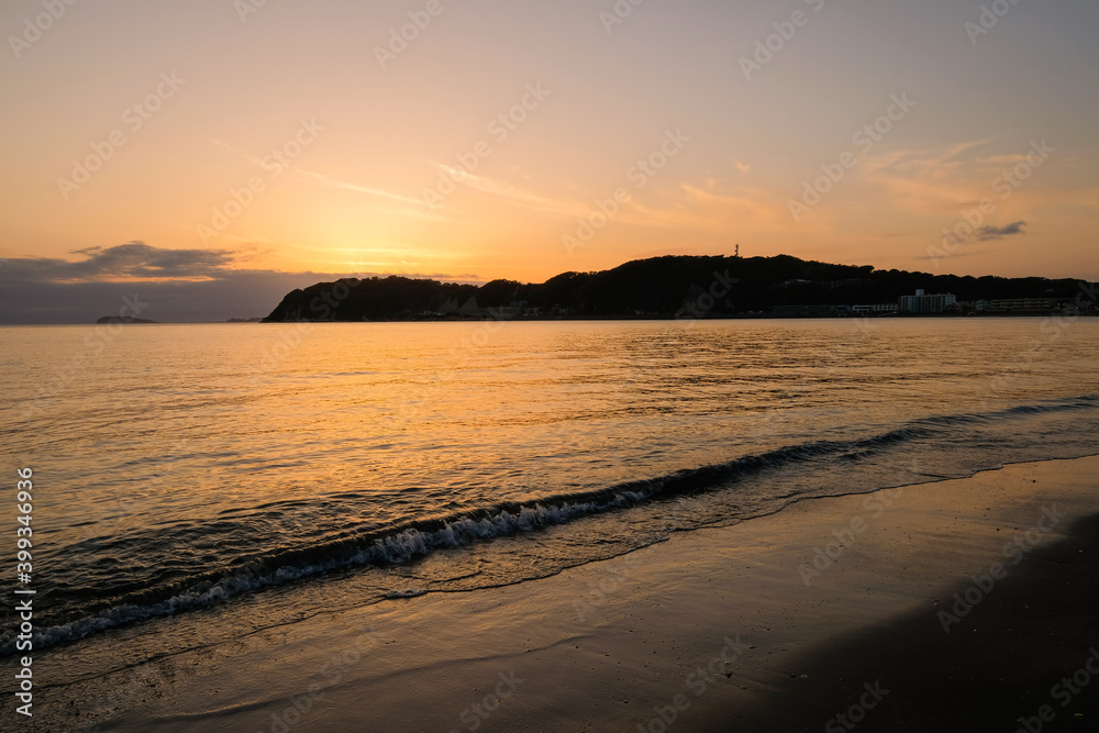 夕陽の逗子海岸