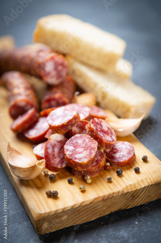 Obraz na plátne Slices of cured meat sausage