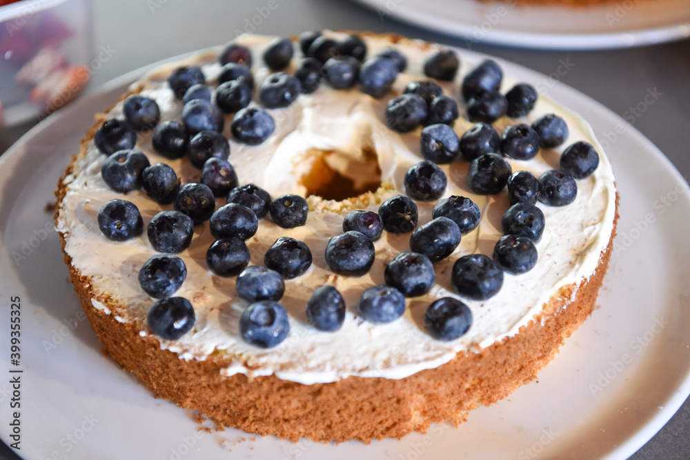 torta con mirtilli frutta guarnire pasticcere pasticceria dolci forno cucinare chef torta con mirtilli frutta guarnire pasticcere pasticceria dolci forno cucinare chef