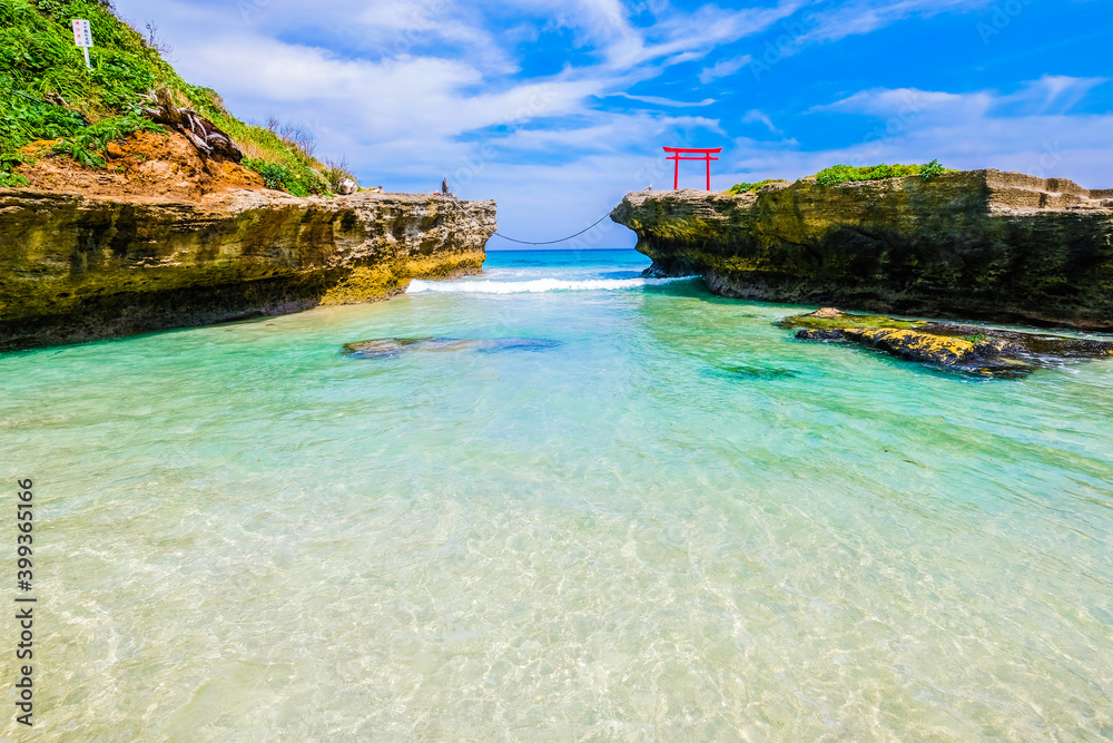 Fototapeta premium 静岡県下田市の白浜の海【6月】
