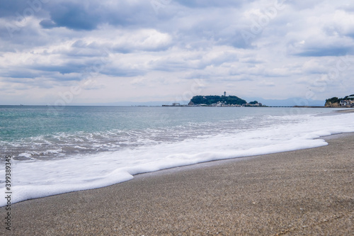 七里ヶ浜からの江ノ島