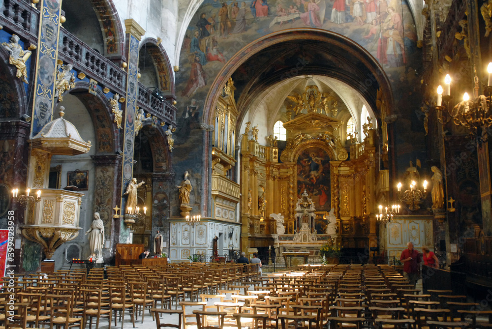 Obraz premium Ville de l'Isle-sur-la-Sorgue, intérieur de l'église Notre-Dame des Anges (XVIIe) , département du Vaucluse, Luberon, France