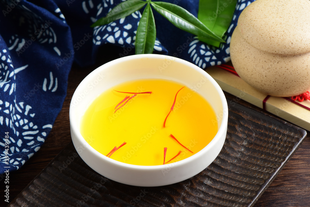 Φωτογραφία Close-up pictures of traditional Chinese medicine saffron tea on the background