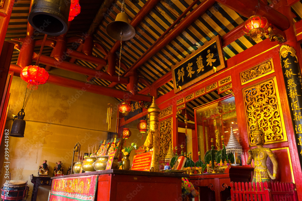 Beautiful art and architecture of The Songkhla City Pillar Shrine (Shern Wang Miao) located at Nang Ngam Road in Songkhla, Thailand Beautiful art and architecture of The Songkhla City Pillar Shrine (Shern Wang Miao) located at Nang Ngam Road in Songkhla, Thailand