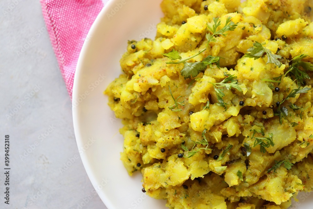 Foto Stock Indian boiled mashed potatoes curry or sabzi. Alu ki sukhi