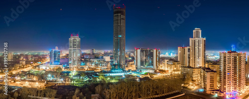 Foto Panorama view on city skyscrapers in Yekaterinburg