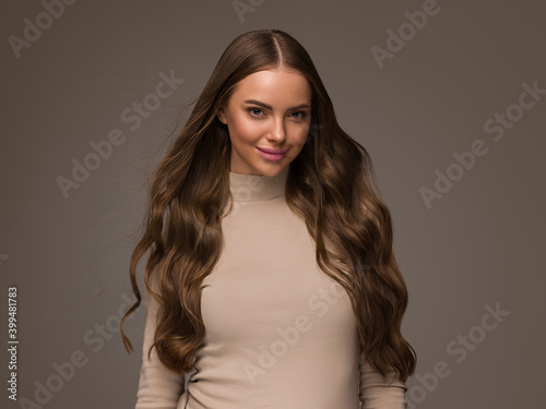 Beautiful woman with long hair beauty natura fashionl make up fashion hairstyle