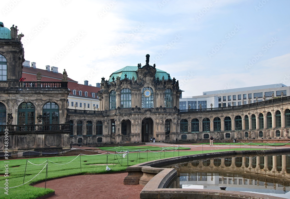 Palast Zwinger in der Altstadt von Dresden, Sachsen