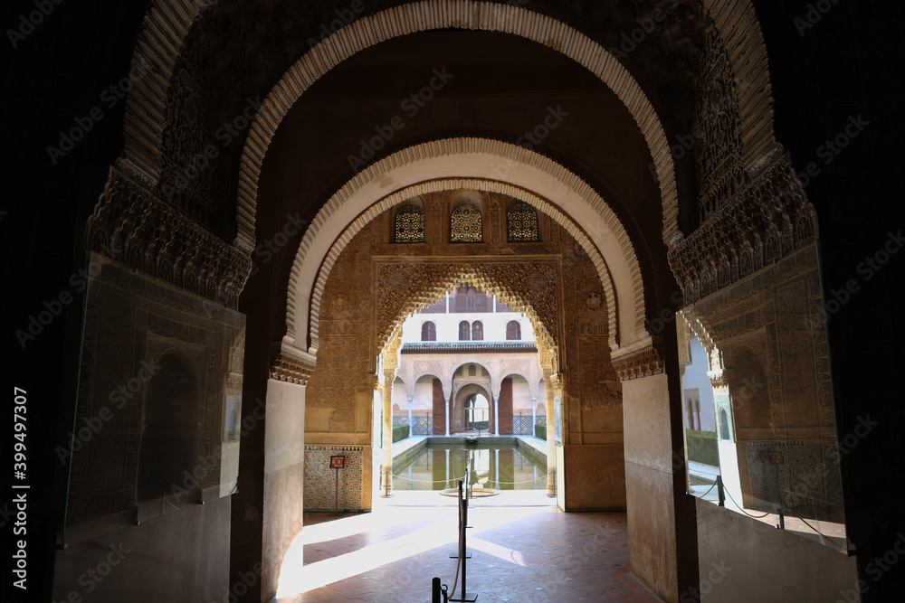alhambra,salon del trono y patio de arrayanes