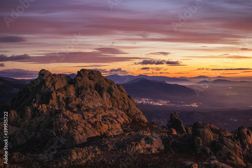 paisaje de montaña al amanecer  © Dani Sanz
