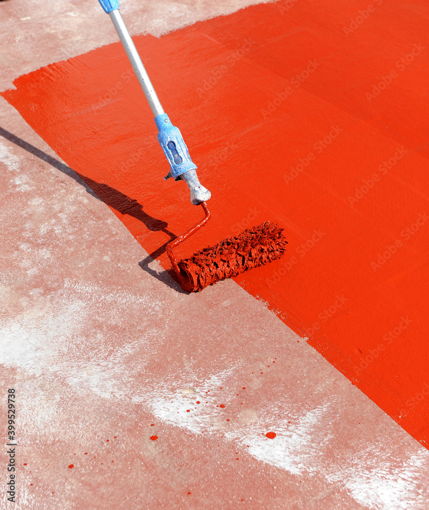 Pintura impermeabilizante de caucho acrílico rojo. Pintura antigoteras foto  de Stock | Adobe Stock
