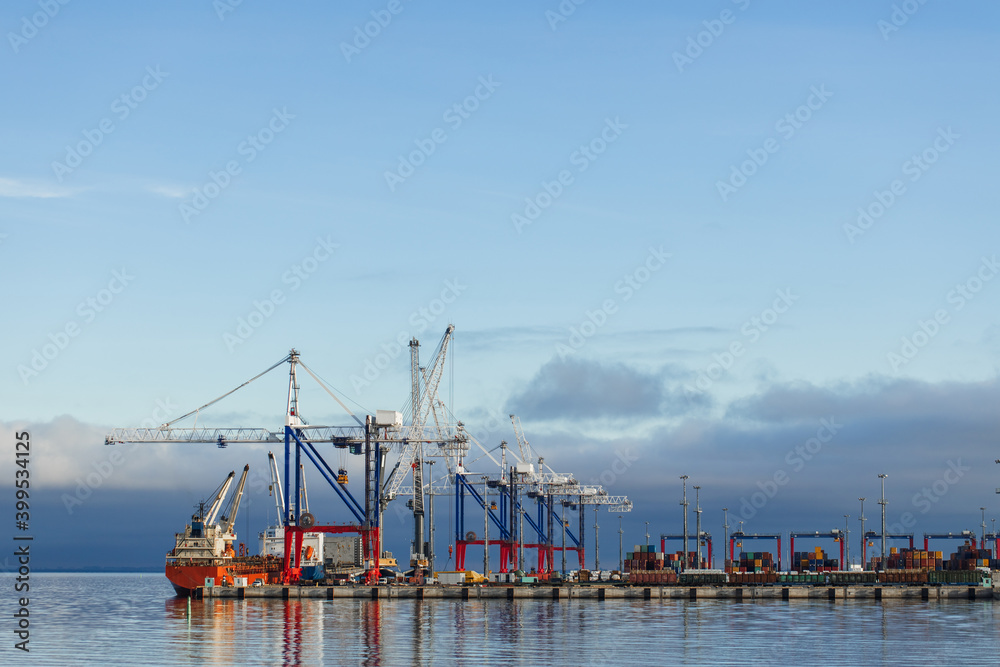 multifunctional sea transshipment complex in the Big Port.