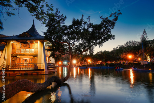 Wallpaper Mural night in the city Torontodigital.ca