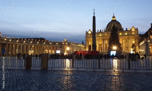 Italy, Rome, Vatican, Saint Peter's Square and Saint Peter's Basilica in Christmas time © Маркіян Паньків