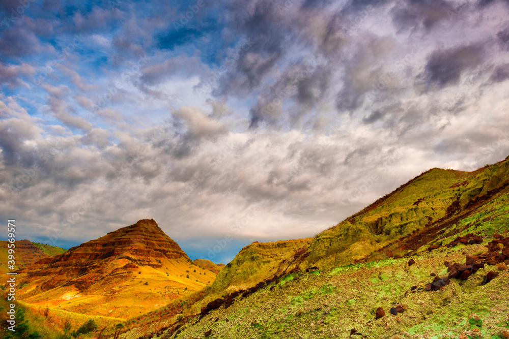 Fototapeta premium Painted Hills of John Day Fossil Bed in eastern Oregon