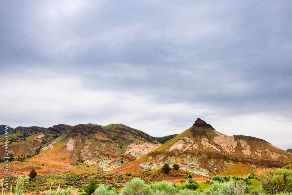 Fototapeta premium John Day Fossil Beds Sheep Rock Unit Landscape