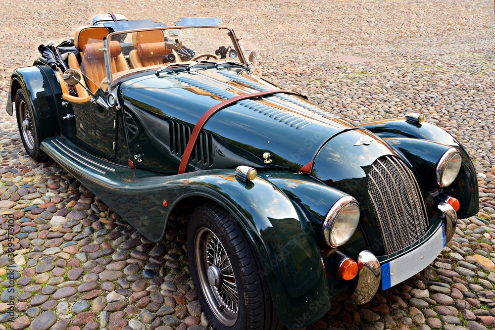 Foto Stock Morgan Plus car in green color. The Morgan Motor Company is a  historic British car manufacturer that has handcrafted a small number of  sports cars in the retro line