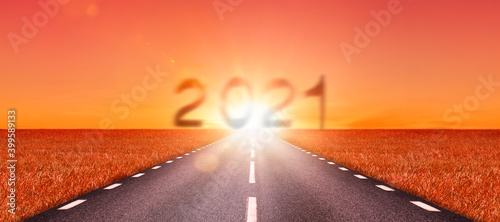 Strasse in Richtung Neues Jahr 2021