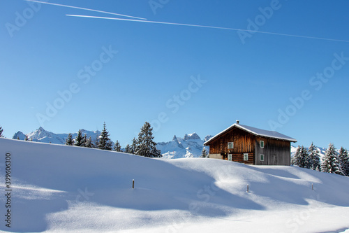 Hütte im Schnee © Caro