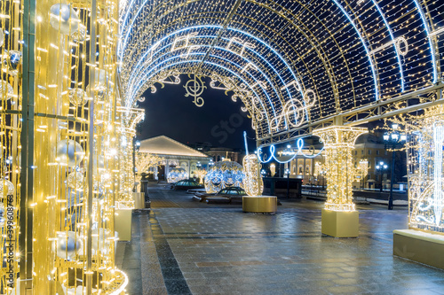 Obraz na płótnie Christmas in Moscow. Decoration for the New Year at Manezhnaya Square in Moscow. w salonie