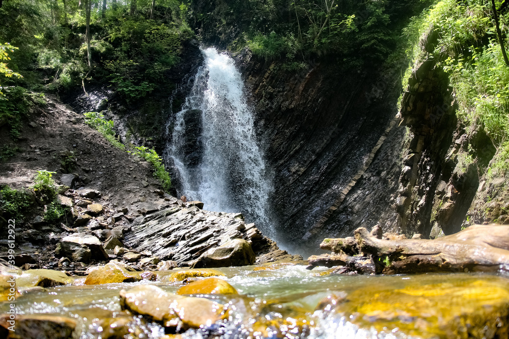 Obraz premium waterfall in the forest