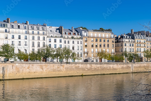 Paris, ile saint-louis and quai de Bethune.