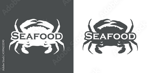 Logotipo con texto Seafood en silueta de cangrejo de mar en fondo gris y fondo blanco