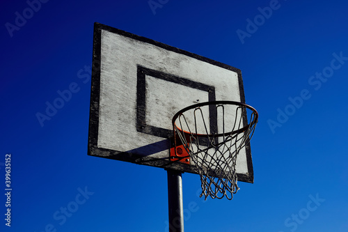 basketball hoop against sky © Øyvind