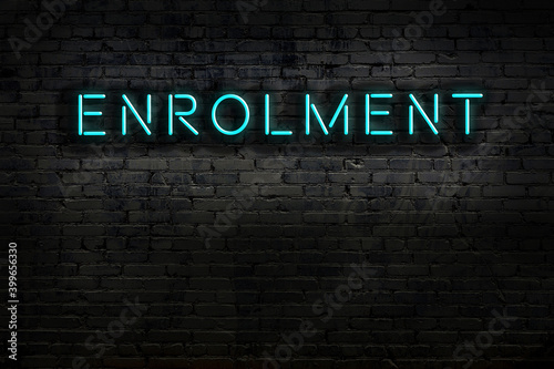 Foto Night view of neon sign on brick wall with inscription enrolment
